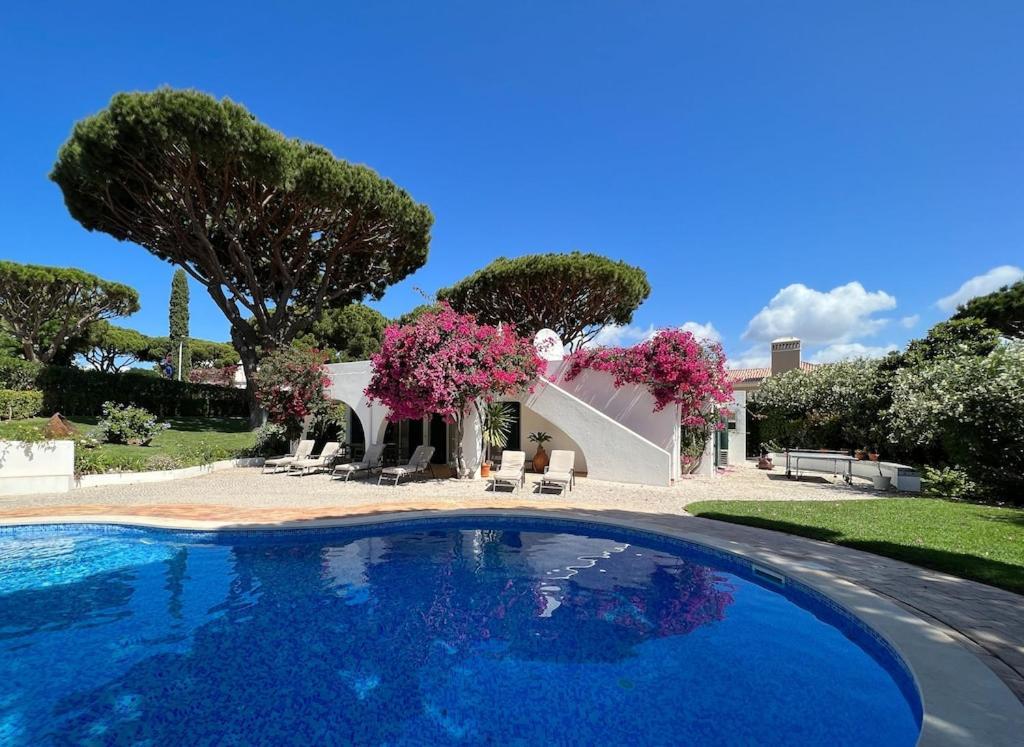 Traditional 3 Bedroom Villa With Great Pool In The Heart Of Вале-до-Лобо Экстерьер фото